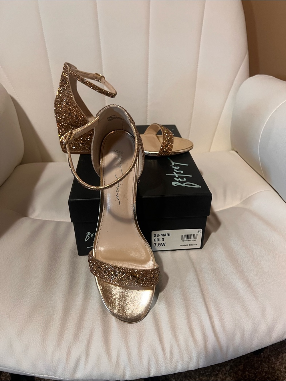 Super Cute Gold Sandals!